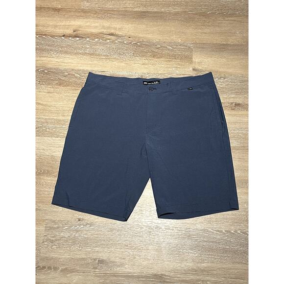 Travis Mathew Mens Golf Shorts Lightweight Blue Stretch Poly Spandex Stripes EUC - Picture 1 of 7
